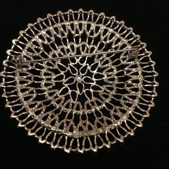Large Beautiful Silvertone Sarah Coventry Brooch - Picture 5 of 7